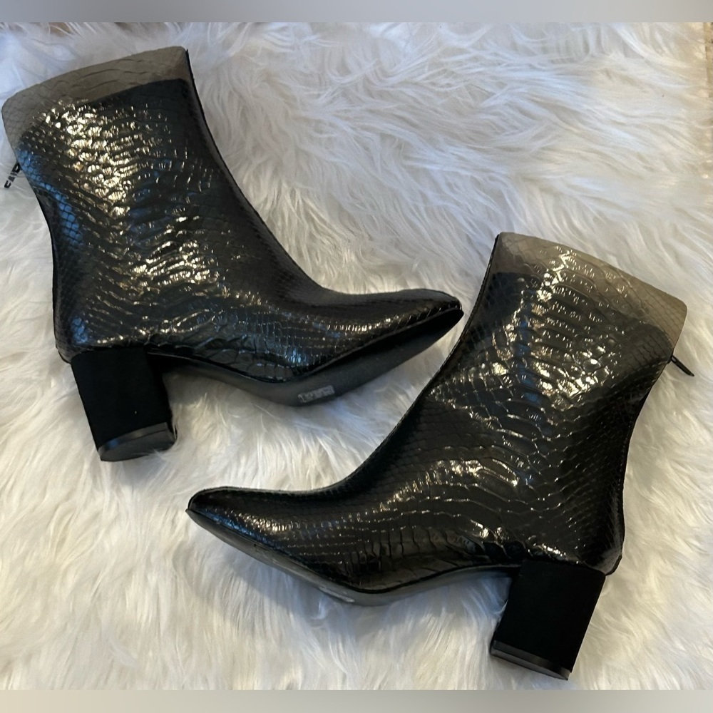 Charles & Keith Black Snakeskin Embossed Ankle Boots Block Heel Size 8 - Picture 8 of 11
